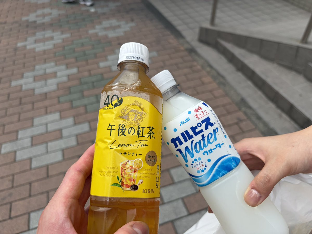 tkmpool's tweet photo. 人間必死になれば大抵のことは叶うんだよ
(↑好きなドラマの隠れ名言)

あお太のこれからを応援する、らぶりんからのプレゼントを渡せました
スタンプラリー達成のノンアル乾杯 https://t.co/LkJg1uFElN