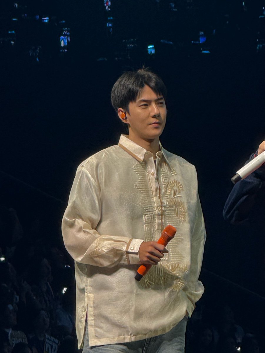 sehunsqueeeeen's tweet photo. fantasy ko lang ‘to dati eh 😭🤍

SEHUN IN BARONG !!!

#EXhOrizoninManila #EXhOrizoninManilaDay1 https://t.co/mvrDhAHIOF