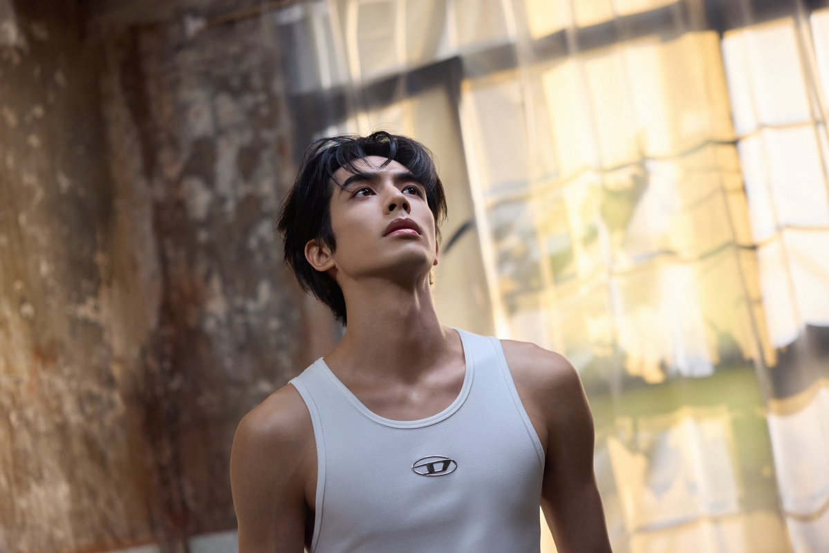 traumleben's tweet photo. 런닝구 송위룡 너무 좋다! (2)

#송위룡 #Songweilong #宋威龙 https://t.co/cf575VjIwd