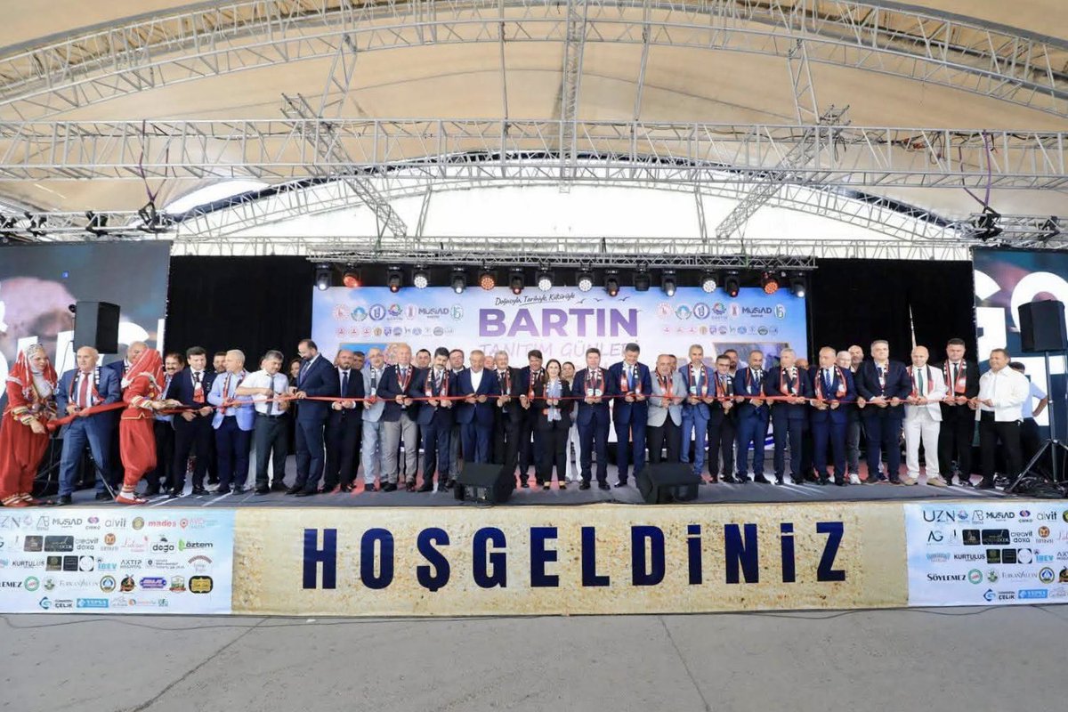 nurettin_yiyit's tweet photo. Bartın Tanıtım Günleri açılış programında Bartınlı hemşehrilerimizle bir araya geldik.
Batı Karadenizin güzel ili Bartın 02-05 Temmuz arasında tarihi, doğası, kültürü ve yöresel lezzetleriyle İstanbul Atatürk Havalimanı Etkinlik Alanında olacak.
#Bartın #BartınGünleri #barfed https://t.co/0OpslC9phz