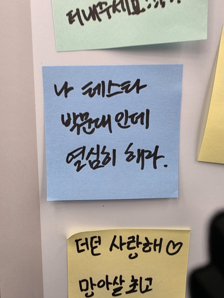 alcls_CP's tweet photo. 망아살 팝업에 선배님 오셨네요 (잘 모르는 장르입니다) https://t.co/ImYy186VdK