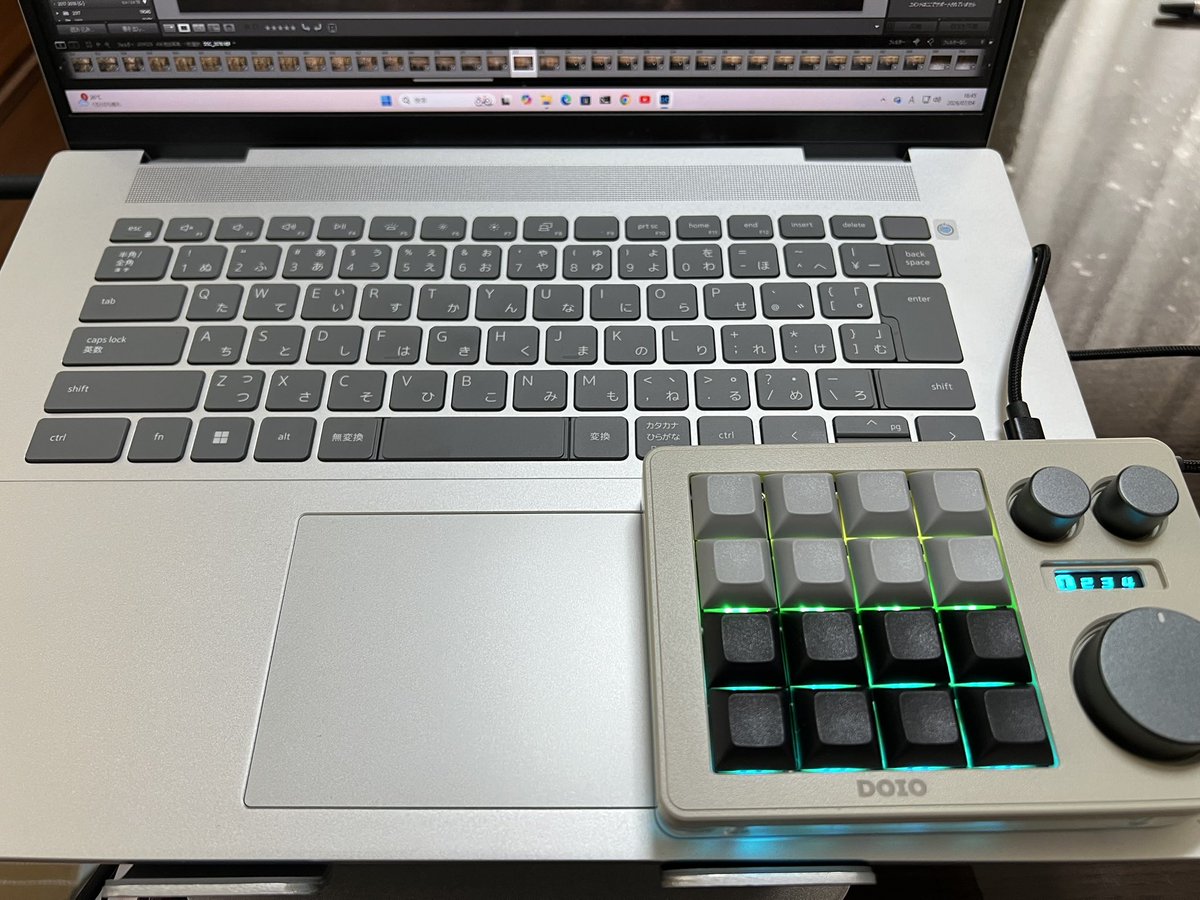 peace_lemonade's tweet photo. KB16にLightroom Classicのショートカットを試行錯誤しながらマッピングしてたら一日終わった
キーの下側がライブラリ用で、上側とノブ3つが現像用という配置
マウスで行ったり来たりがほぼなくなった
レイヤーがあと3つ残っている、何に使おう https://t.co/XI2hB4Fgum