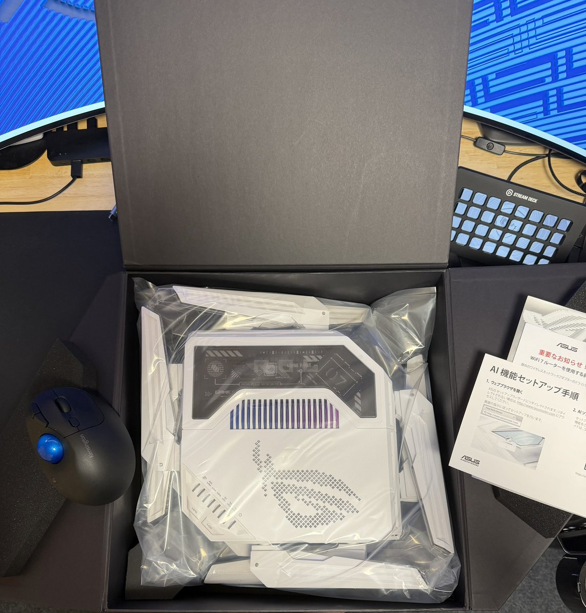GAW78555342's tweet photo. やっと待ってた白カニさんがPCワンズさんより届きました🥹

箱がかなりの大きさでビックリ‼️中を開けたら更にビックリ‼️

#PCワンズで見つけた
#ASUS
#ROG https://t.co/pHnD3qpcu8