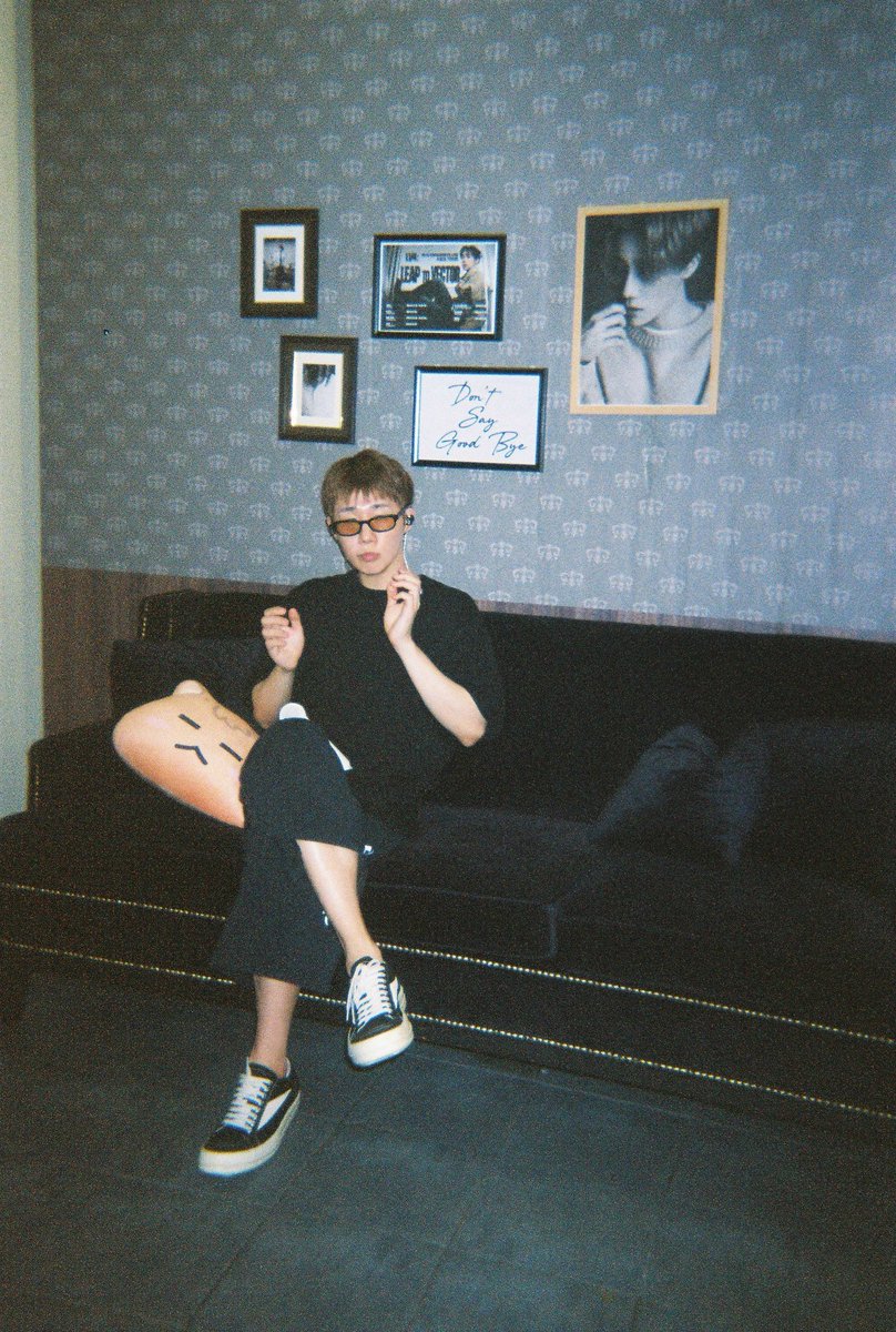 gyujjangnim's tweet photo. POV: backstage prep of your idol boyfriend https://t.co/BCACrjEvo7