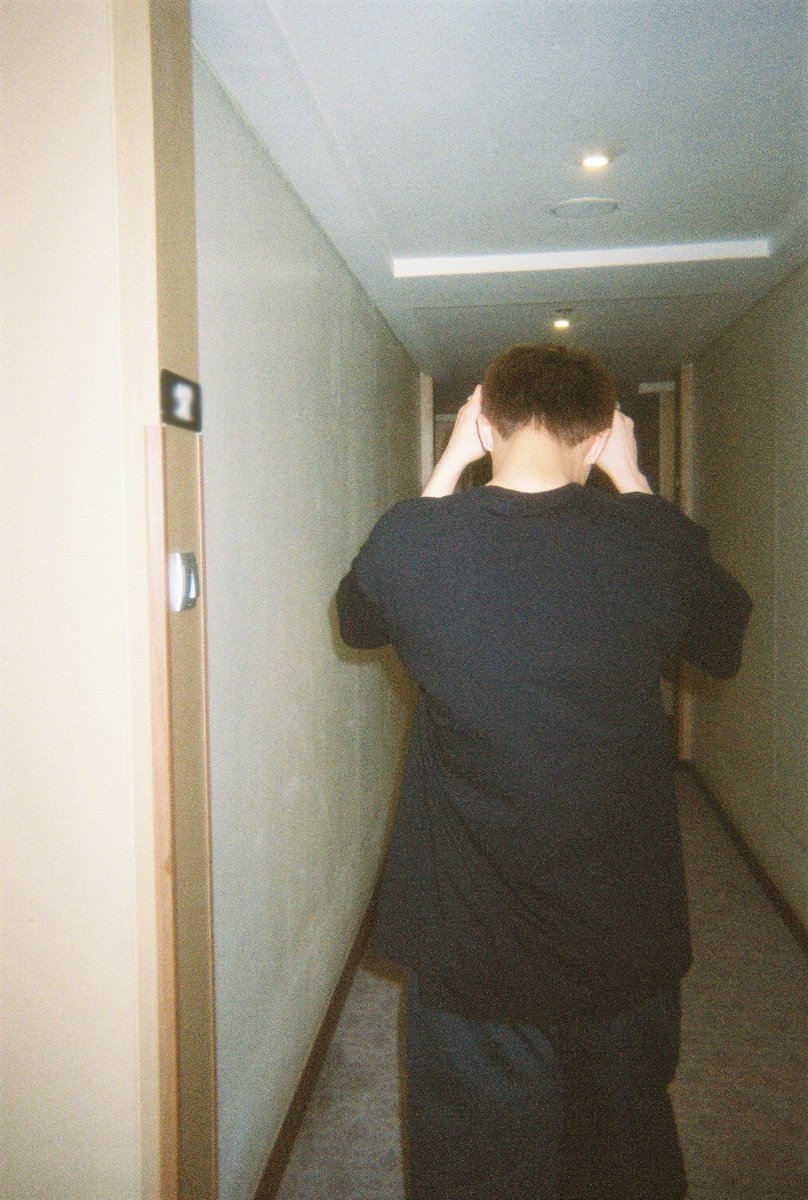 gyujjangnim's tweet photo. POV: backstage prep of your idol boyfriend https://t.co/BCACrjEvo7