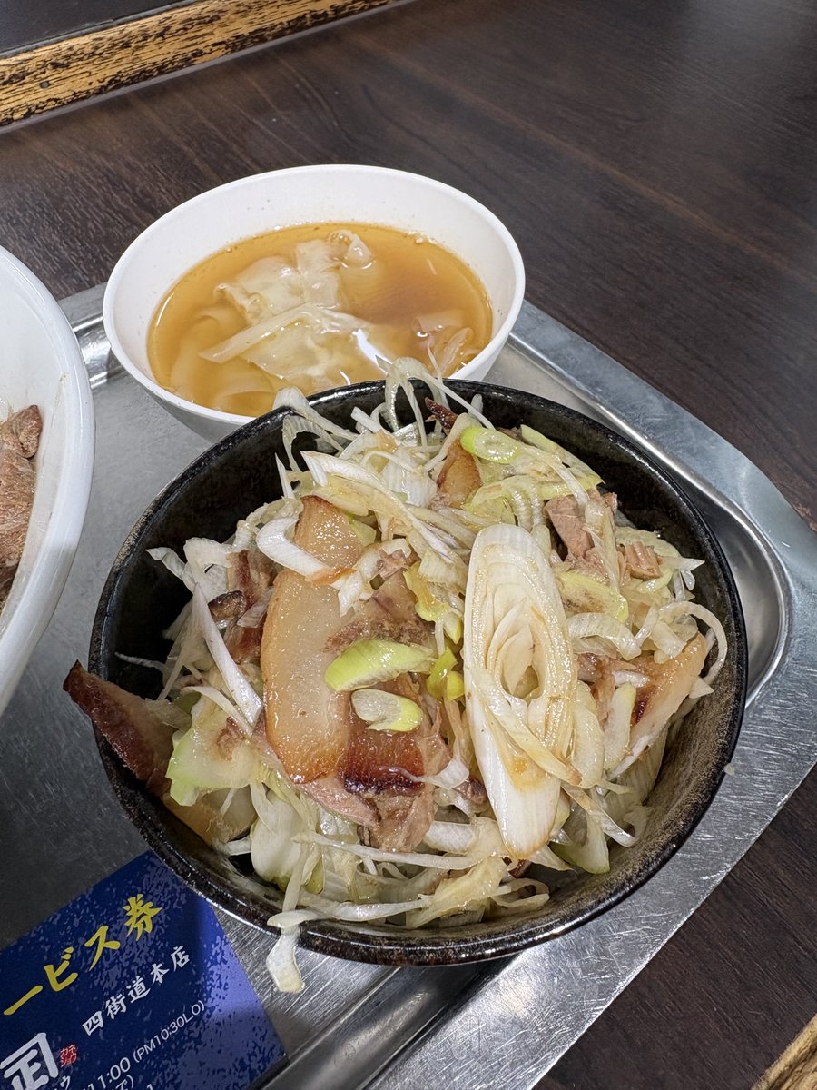 kenken09191's tweet photo. 煮干らー麺 カネショウ 四街道
四街道市吉岡

濃い煮干しらー麺
チャーシュー (3枚)
ワンタン (6コ)
ミニネギチャーシュー丼
味玉 (毎回もらえる🈂️券)

シャバめながら
煮干しの旨みが強い🐟

別皿のワンタンはスープに
入れてくれて👍
味玉🈂️は美味しく嬉しい☺️

めっちゃウマ✨
ごちそうさまでした😊 https://t.co/OIe94glEmJ