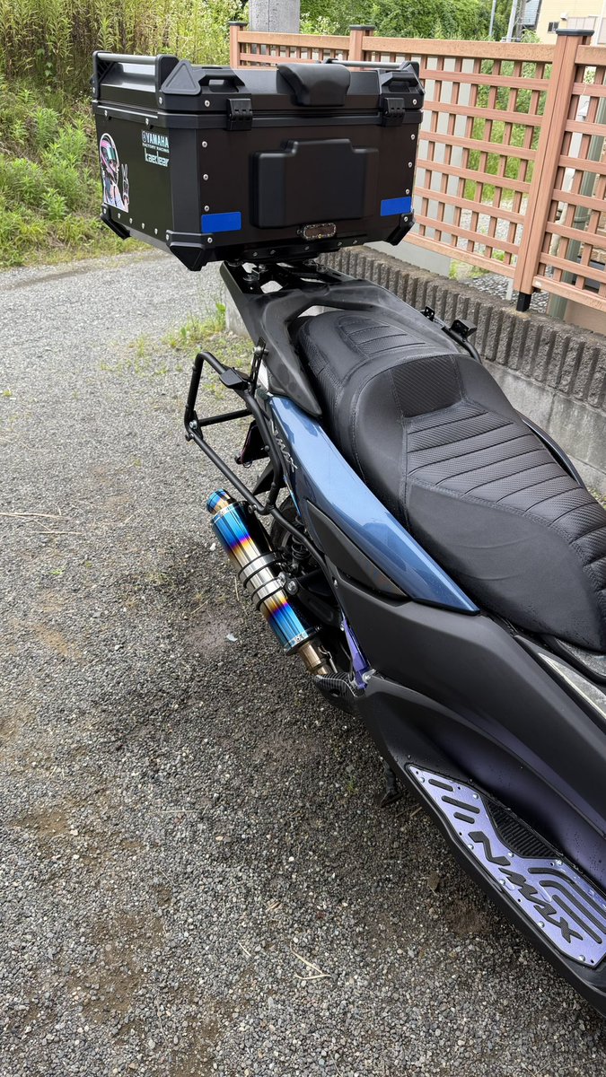 NMAX4796's tweet photo. サイドバッグステー付けました！
リアボックスも大きく65Lにしました！
スポーツアドベンチャーバイク誕生！笑

#NMAX https://t.co/dZNeeXbqhm
