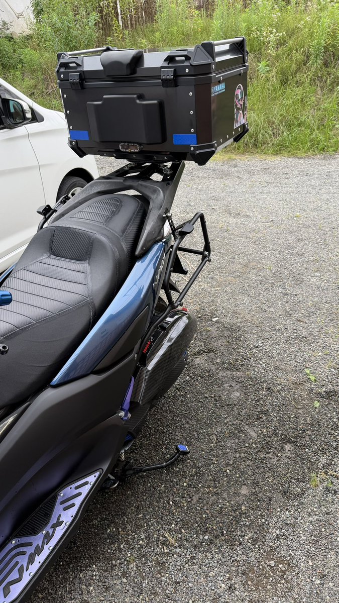NMAX4796's tweet photo. サイドバッグステー付けました！
リアボックスも大きく65Lにしました！
スポーツアドベンチャーバイク誕生！笑

#NMAX https://t.co/dZNeeXbqhm