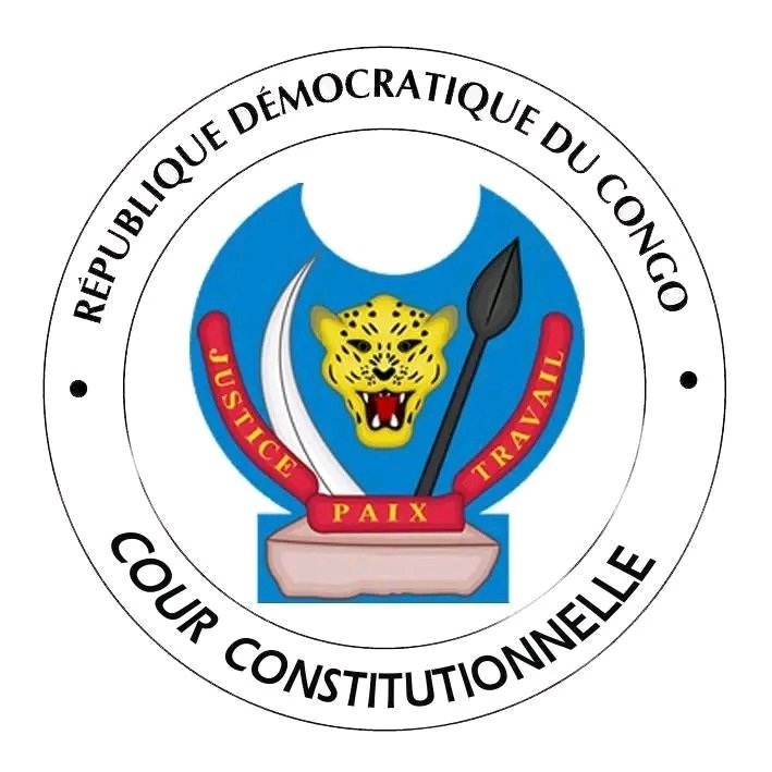 LFranceKuzikesa's tweet photo. Si une Cour constitutionnelle a pu valider les résultats d'une élection organisée pendant sept jours, avec la distribution des machines à voter, alors faire adopter une loi référendaire aussi suicidaire ne serait qu'une simple formalité juridique qui ne peut étonner aucun initié. 

Grâce à cette même Cour constitutionnelle, tous les bénéficiaires des machines à voter siègent aujourd'hui dans les institutions, en prétendant jouir d'une légitimité rationnelle-légale,aussi imaginaire à mon sens. De la même cour parle-t-on ou d'une autre ?
De2018 à nos jours, les institutions du pays souffrent d'une forte crise de légitimité, justifiée par un processus électoral bâclé. #Recteur