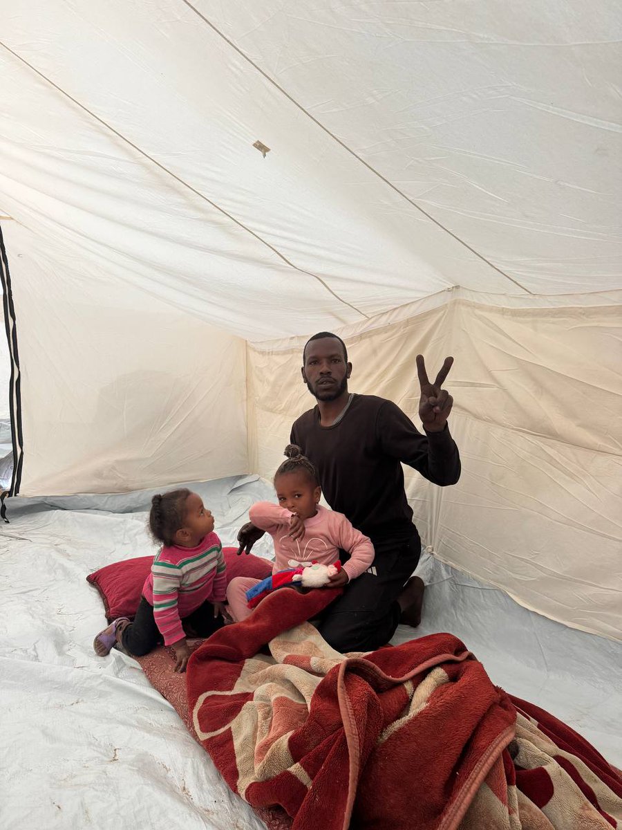 RamiUbaid97990's tweet photo. We are still here. Still hoping. Still holding on.
If you can help—even a little—you're not just donating, you're rebuilding a life. 🤍
Unfortunately, there are no donations.
We are dying here
Waiting for food that never comes
We die in an instant
https://t.co/E7TbF8Pshx https://t.co/06Tqyyldgj