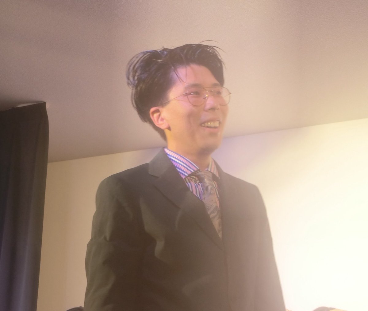 stc_621's tweet photo. セット完成した人から前に出て決めポーズ写真撮る流れだったのにおべんとばこさんが1回途中で出てきて笑ったww https://t.co/AM6fVGfcET