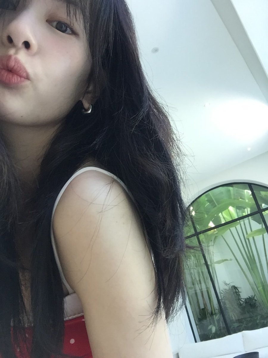 jungssominfp's tweet photo. 📸 — Jung Somin (@somin_jj) Instagram update

“🌷”

#정소민 #JungSoMin https://t.co/UxKL6KizxI