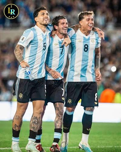 2231Rodri's tweet photo. @PabloBechara21 enzo de 5 y mc allister a la izq, sino que entre paredes por mc allister que no le da para jugar ni de 5 ni de 8, de paul tiene que salir muerto, el 9 es julian alvarez muchachos alguien tiene alguna duda ?? ahora no hay que boludear, el colo barco y el flaco son alternativas https://t.co/t7Pxj2RPp1