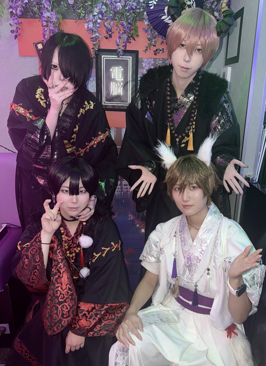 denvi_cafe's tweet photo. ⚡️ただいまより降臨開始⚡️
電脳ヴィランズ、開門しました⛩️

本日のヴィランズ😈
佐倉/はな太郎/悪/風雅/涼

ロングクーポンあります❣️❣️
ちょーわお得なのでたくさんヴィランとお話ししよう🎶

営業時間⏰18:00〜23:00
堕ち人様のご来廊お待ちしております🪭
#池袋　#男装コンカフェ #コンカフェ https://t.co/Y2nKkUI9rE