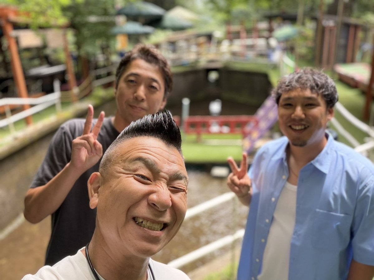 knt0407's tweet photo. 群馬ブースター⚡️のトマトさん🍅一家と弁天屋🎣

大自然の中でBBQ🍖して子供はたくさん遊んでいい時間を過ごせました✨✨

これで3週連続で土曜日はシゲさん@ShigeG13 に会ってます🤣🤣

シゲさん、トマトさん今日はありがとうございました✨✨

またメシ行きましょうね！！！ https://t.co/2H1iN6edkI