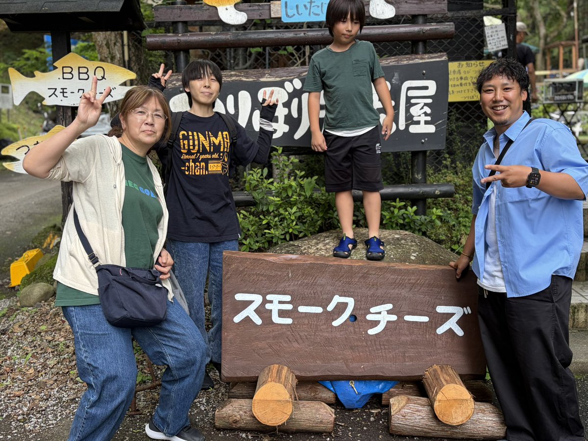 knt0407's tweet photo. 群馬ブースター⚡️のトマトさん🍅一家と弁天屋🎣

大自然の中でBBQ🍖して子供はたくさん遊んでいい時間を過ごせました✨✨

これで3週連続で土曜日はシゲさん@ShigeG13 に会ってます🤣🤣

シゲさん、トマトさん今日はありがとうございました✨✨

またメシ行きましょうね！！！ https://t.co/2H1iN6edkI
