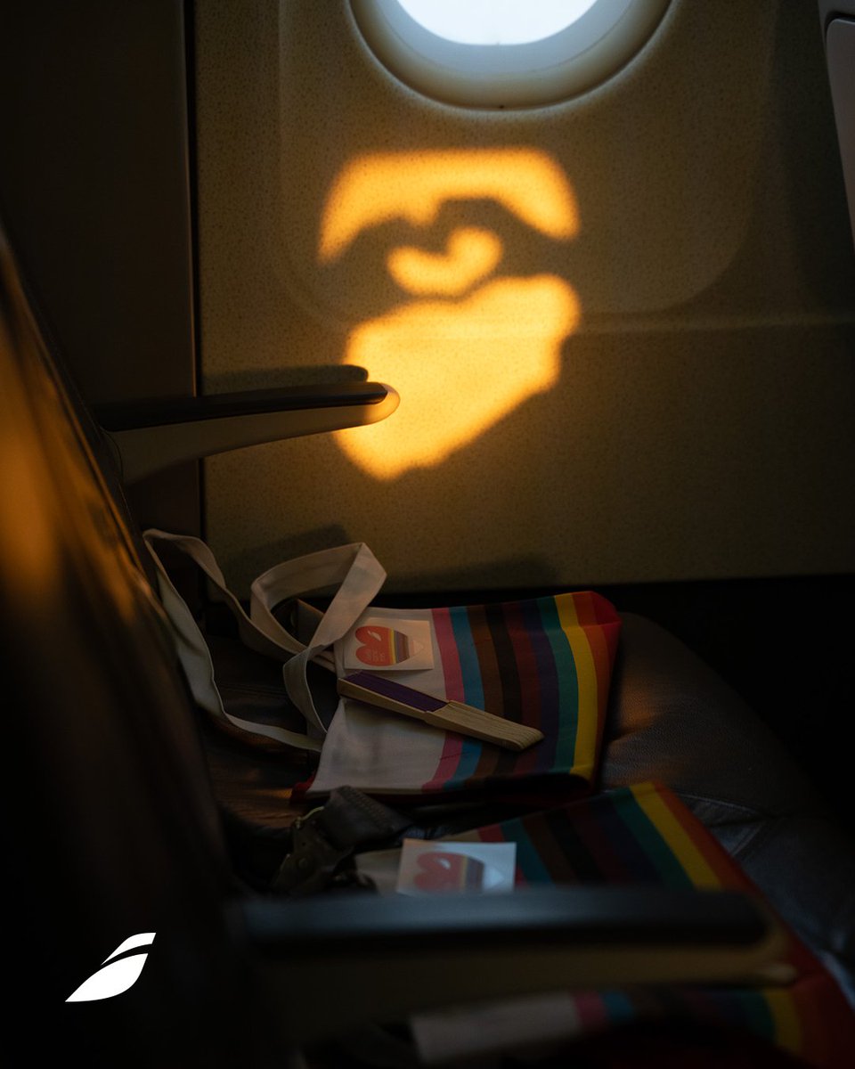 Iberia's tweet photo. Muchas formas de celebrarlo, pero un solo mensaje: en Iberia queremos que cada persona pueda volar siendo quien es.

Estos días hemos llevado la diversidad a todos los espacios de la compañía. A un vuelo muy especial a Dubrovnik operado por nuestros Embajadores de Diversidad, al catálogo de nuestro entretenimiento a bordo, a nuestros centros de trabajo o a las salas VIP.

#VuelaComoEres