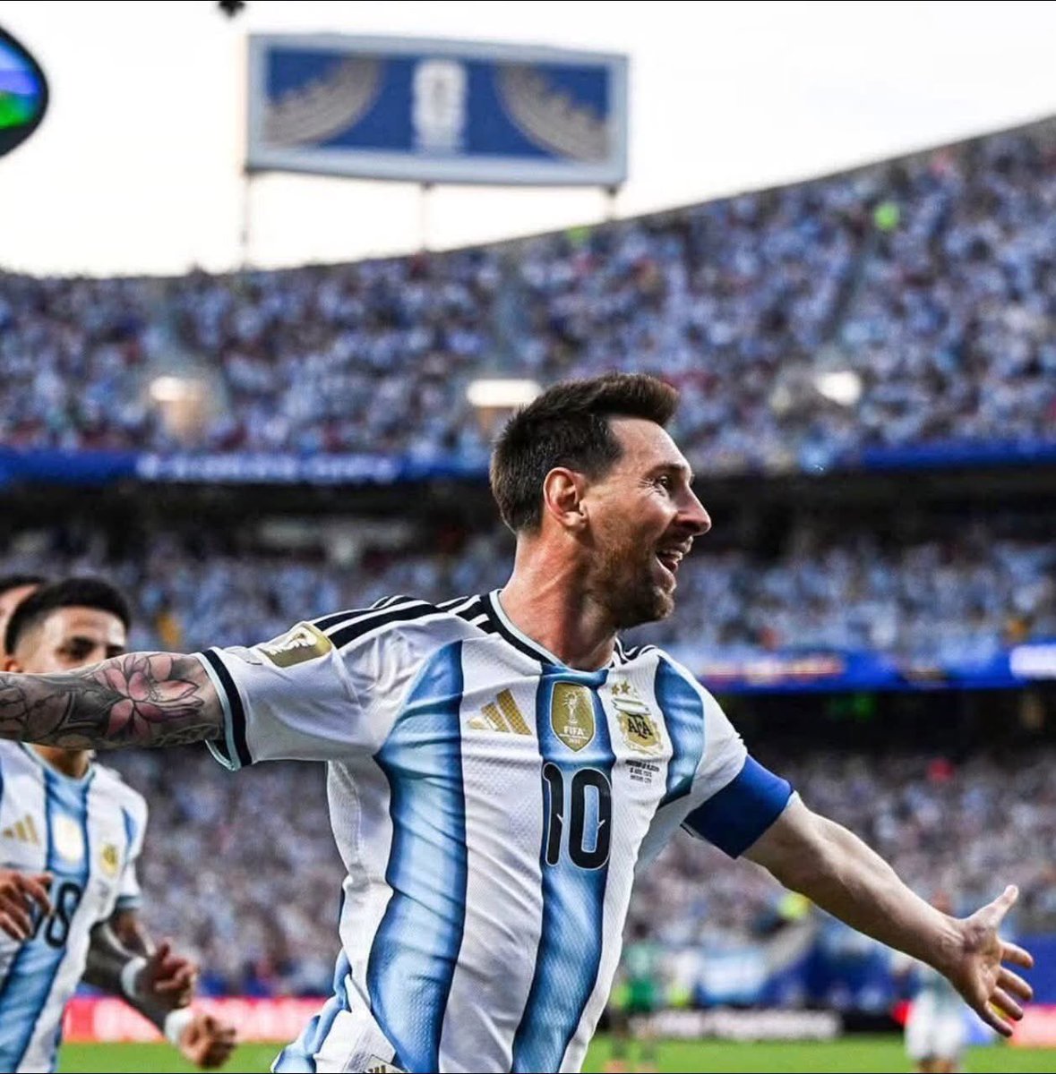 7aleemOo_'s tweet photo. مع كامل احترامي لل ٥٠٠ بالون دور و ٧٠ دوري ابطال و ٨٠ كاس عالم

انا لا عمري شربت أيس ، ولا أعرف سكه البودر 
بكامل عقليتي بقول يوم الثلاثاء ٧/٧/٢٠٢٦ الساعة ٧ 

هتاكل علقه كورة بنت فاجرة 

ومن غير سلام يابن الأحبه يالي هتنكد عليا انا و الناس دي كلها https://t.co/1lAH3dPiEX