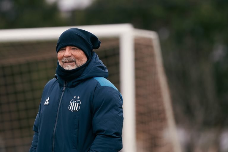 xlacamisetacba's tweet photo. ¿La misma historia de siempre?
Faltan 18 dias para que empiece el campeonato en Argentina.
Hasta ahora, #Talleres sólo trajo un refuerzo. https://t.co/nwUROOhApg