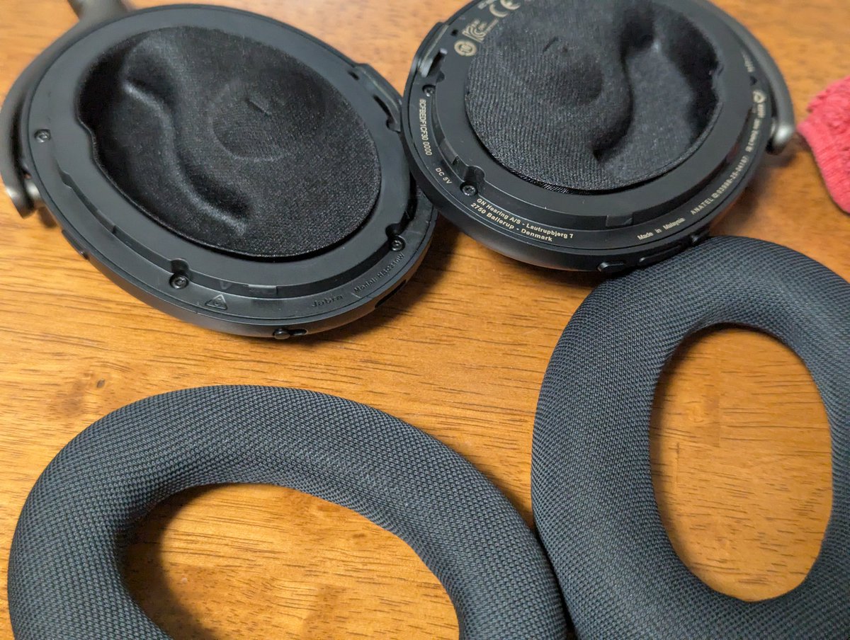 OwnerGyaman's tweet photo. Done detaching the ear-cushions...!
I really wanted to clean the cushions as the cushions always absorbed my sweat in hot &amp; humid room condition...
#Jabra evolve3 85 https://t.co/b6BQVS2sNx