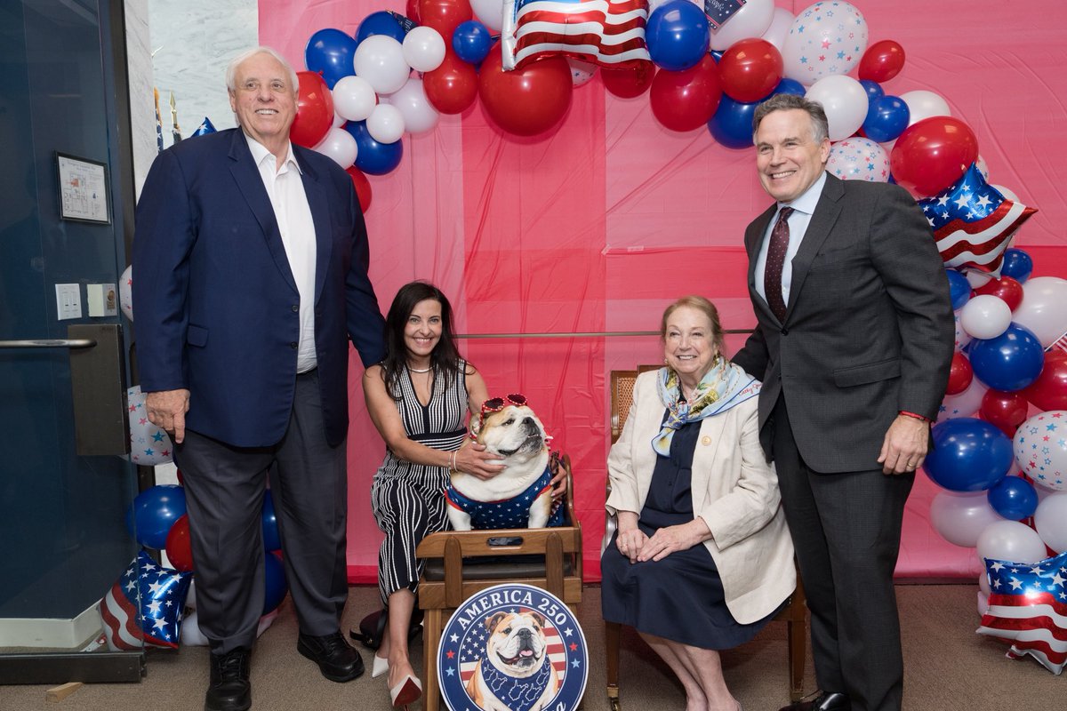 BabydogJustice's tweet photo. 250 years of ultimate fur-eedom!

Happy birthday, America! 🇺🇸 https://t.co/zR1XuHMaoH