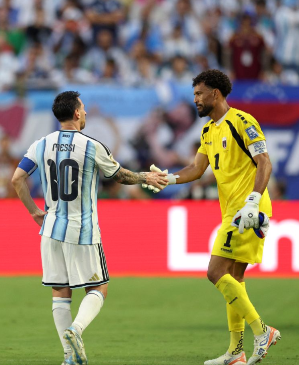AIBuilderFeng's tweet photo. No one expected Cape Verde to push the defending champions to the final moments of extra time.

Vozinha stood in goal and produced eight saves, including a crucial stop against Messi.

Before the World Cup, he had only around 50,000 followers on social media.

After four matches, that number reportedly soared to 18.5 million, making him one of the most followed goalkeepers in the world.

His World Cup debut against Spain was already unforgettable, with seven key saves helping Cape Verde earn its first World Cup point.

After the match, he broke down in tears because this was a dream his country had waited decades to see.

For a child from a small African island nation, wearing the national shirt at the World Cup meant everything.

Cape Verde may have lost in the end, but they left with pride.

Vozinha did not lift the trophy, but he made the world remember Cape Verde.