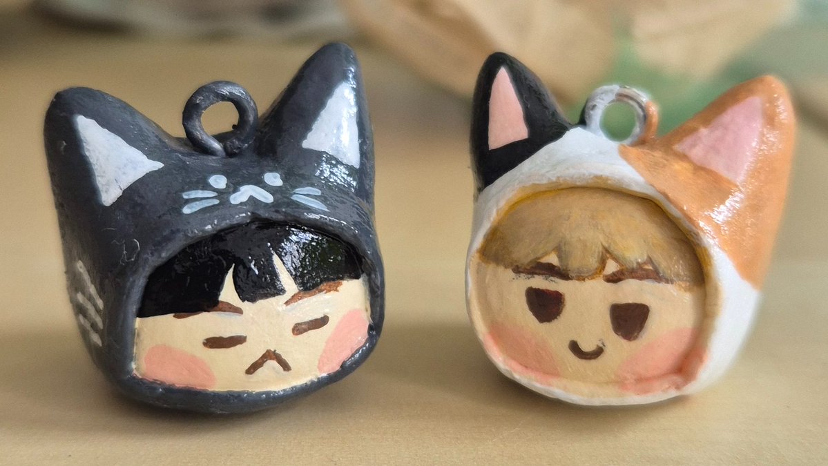 JohannaRiaPond's tweet photo. I gave out self-made clay BTS keycharms as freebies in Brussels and armys really loved them, so I'll be bringing more for Munich and Paris💜 #bts_arirang #btsfanart https://t.co/12O59Rr9qL