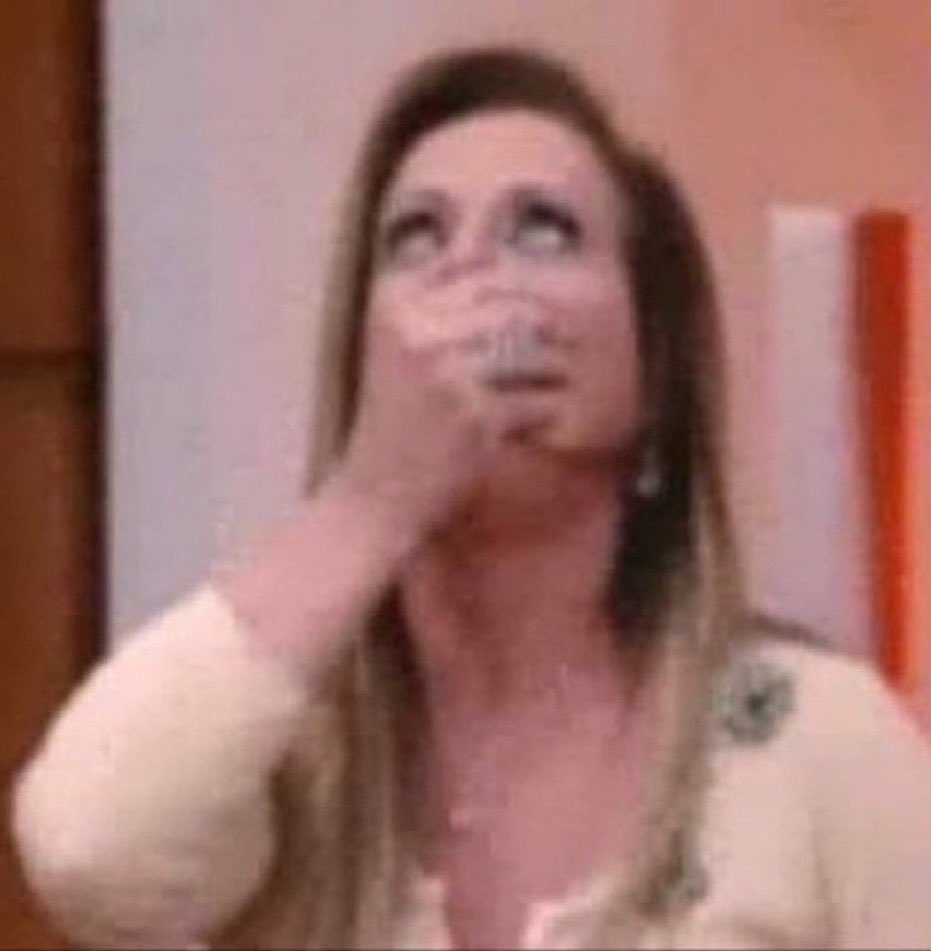 sooyarch's tweet photo. bota a pombagira pra trabalhar pra nossa menina pegar top 10 no js3 https://t.co/qn8x5uLxkB