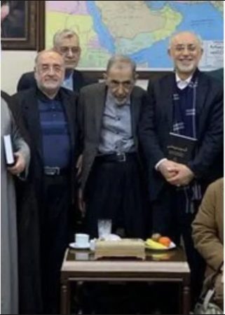 nader0360's tweet photo. @IranIntlbrk اذیت نکنید آخه این که پوشک پوش  است یکی زحمت بکشه باهاش رو در رو مصاحبه بکنه. تا  علی اکبر دولا  را ببینیم.😂😂 https://t.co/sgRuG6WL4O