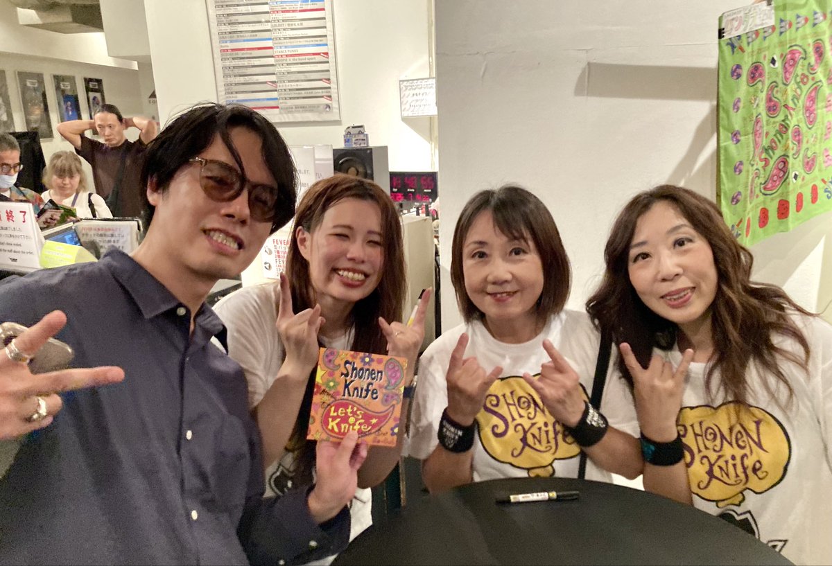 ymd5's tweet photo. 少年ナイフ@新代田FEVER
ハッピーな食べものソングとドラムの疾走感にやられた
#ShonenKnife https://t.co/BcY3zFgOTD