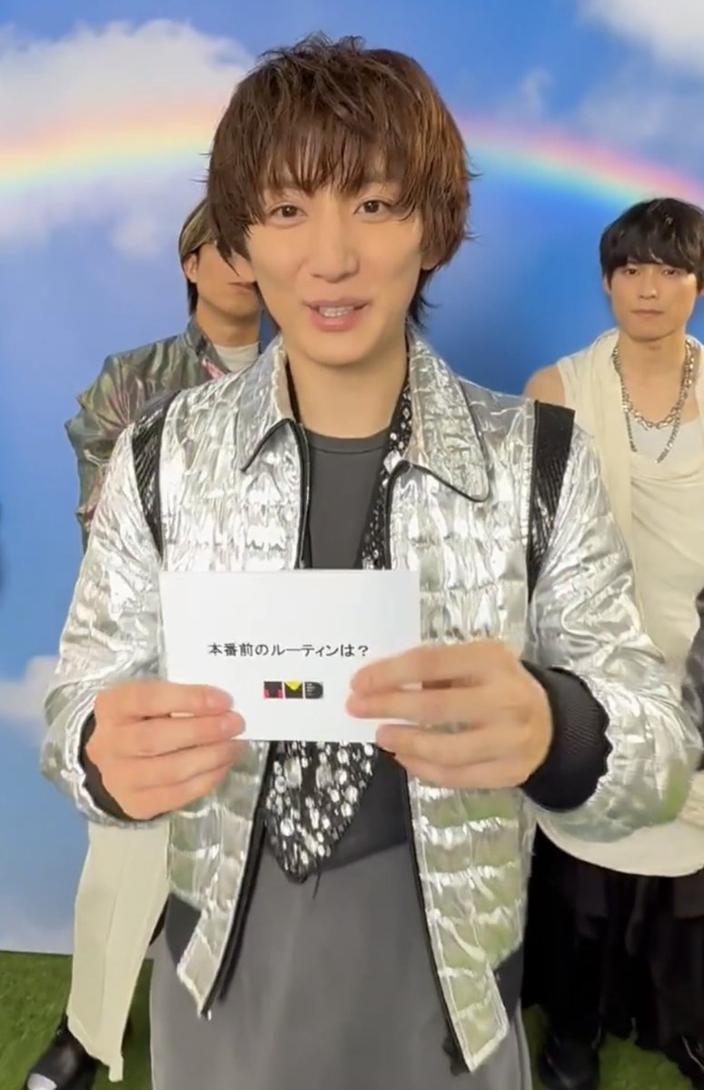 _ama1203's tweet photo. 前髪かわい！！若くなった！！ぴょこぴょこ遊ばせてる毛先もかわいー！！なんてはしゃいでたら、プロポーズ(ではない)の時は前髪分けてスーツにコサージュでビシッと決めて「愛してる」なんて真剣な眼差しで歌うの漢気すぎて反則やろがい…ここぞと言う時にロングトーンで決める男大我…はい結婚します https://t.co/Ap2M8qUawN