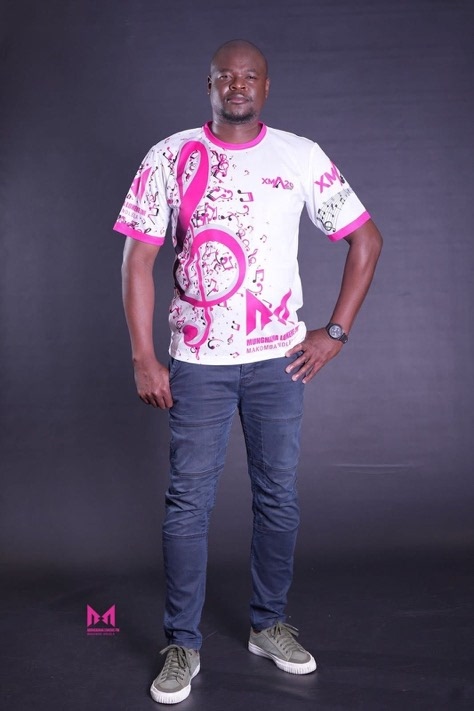 Munghana's tweet photo. [Emoyeni] #EtimbaleniTaMintlangu na Tony Khosa hi vuhumelerisi bya @BrianGatsheni1. A hi tiphini swin'we hi ta mintlangu ku fika awara ya ntsevu #makombandlela https://t.co/YpExzRChVN