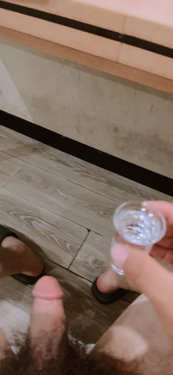 EnticeEntice's tweet photo. 干杯 https://t.co/yJC0mXelT9