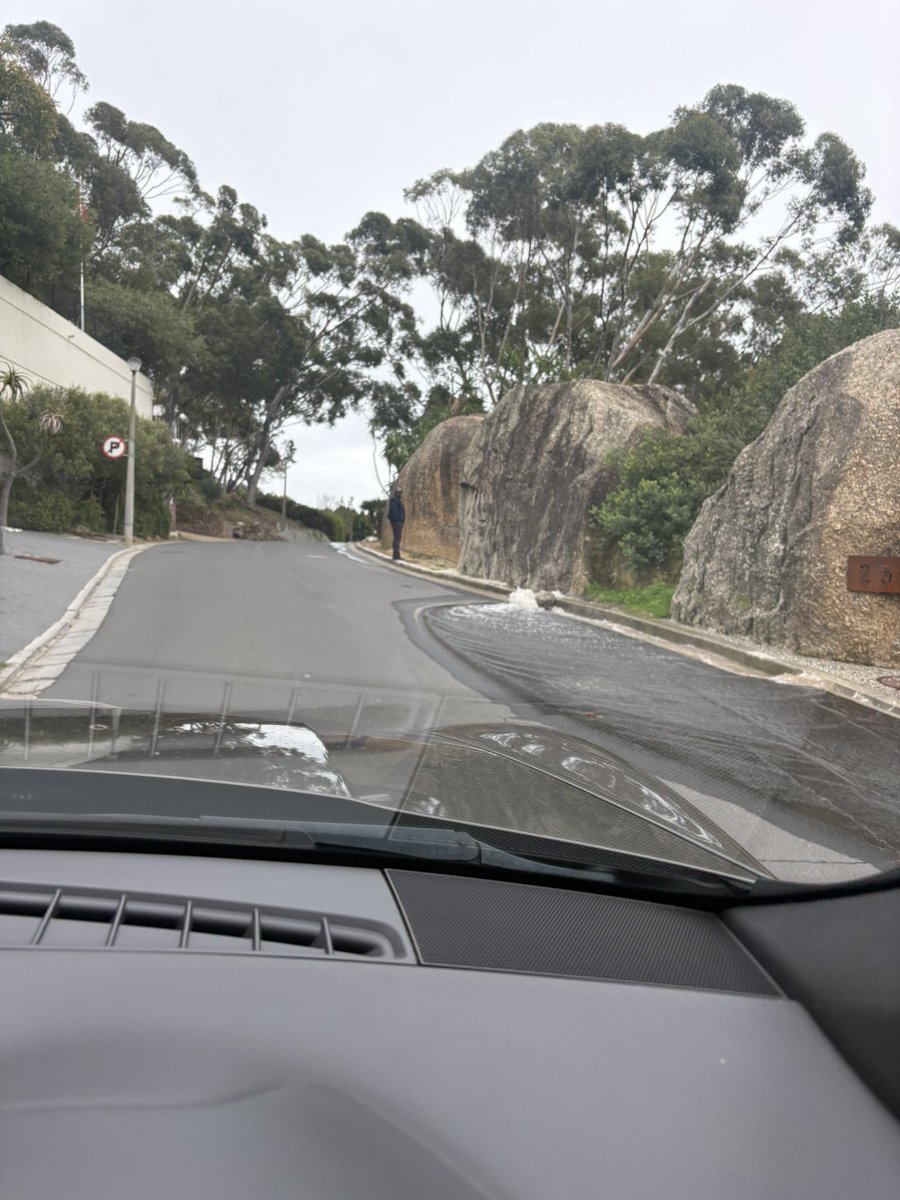reyburnh's tweet photo. @CityofCT There is 100 000’s of litres of water running down Ocean View Drive in Bantry Bay. I reported the leak this morning and nothing has been done nor have I been replied to. Such waste of a valuable resource https://t.co/Q58Qyr7tOe