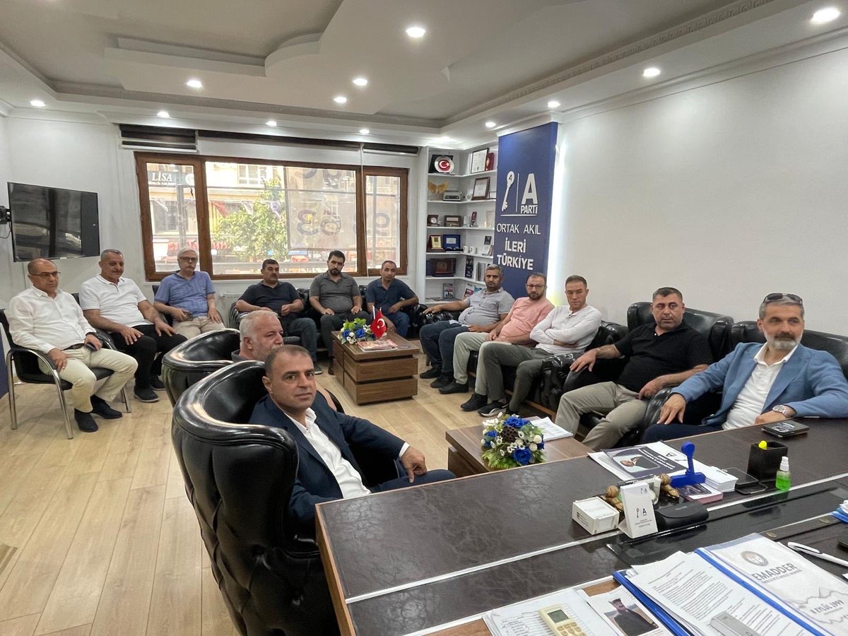 EmadDernegi's tweet photo. 📍 EMADDER - ŞANLIURFA ANAHTAR PARTİ ZİYARETİ 

@anahtarparti
@yavuzagiraliog 
@Aparti63 
@metinbaydar63

Emeklilikte Adalet Derneği Şanlıurfa İl Temsilciliğimiz, Anahtar Parti Şanlıurfa İl Başkanı Sayın Metin Baydar’ı makamında ziyaret ederek kademeli emeklilik mağduriyetini ve adalet talebimizi paylaştı.

Nazik ev sahipliği, samimi ilgisi ve mücadelemize verdiği destek için Sayın Metin Baydar’a teşekkür ediyor, emeklilikte adalet yolunda ortak vicdanın büyümesini temenni ediyoruz.

Adalet için mücadelemiz kararlılıkla sürecek.

Emeklilikte Adalet Derneği 

@anahtarparti
@yavuzagiraliog
@nihal01 
@avukatayhanerel 
@Hayaticetin40

@EmadDernegi
@EMADDER_KADEME
#KademeTorbaYasaya