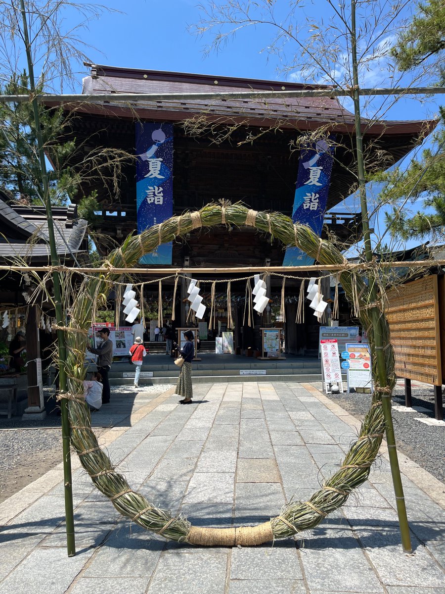 Violetai5's tweet photo. 月日の流れる時間は速く

あっという間に７月を迎えました

６月末に夏詣へ

茅の輪をくぐって半年の穢れを祓って無病息災や厄除けを祈りました

水無���も食べたよ

蓮の花も綺麗だったな

今宵の酒の肴は

鳥手羽元のオレンジジュース煮ね

#お家ご飯 #茅の輪くぐり #水無月
#蓮の花 https://t.co/hWxWhvLrBO