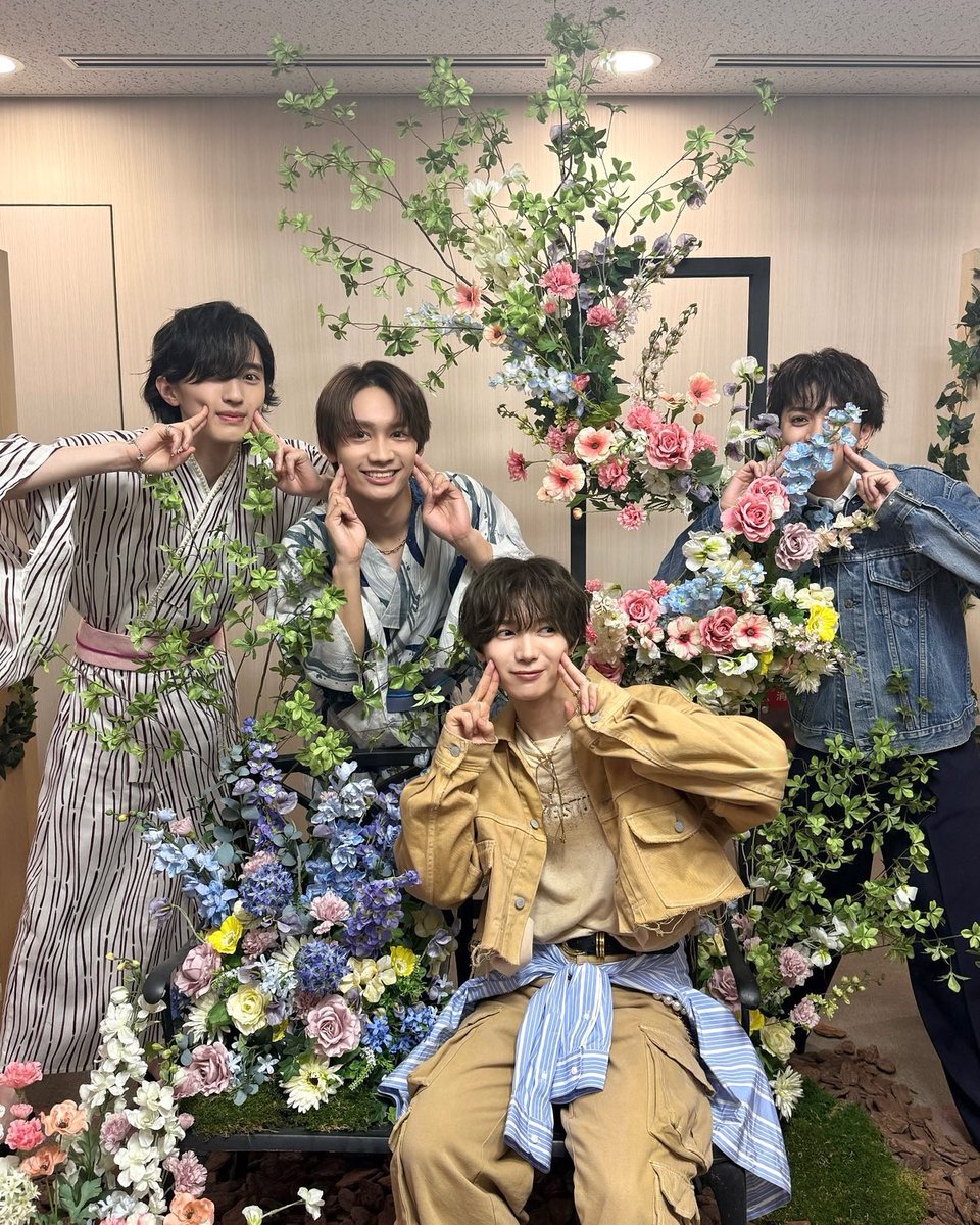 22917_'s tweet photo. 宮近くんが隠れるのはお決まりなの？？(笑) #丈くん会 https://t.co/s95EzsiqK1