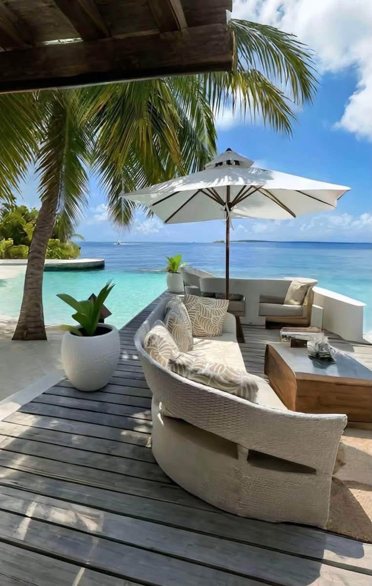niy2pretty's tweet photo. My dream life is always being in vacation mode🤍✨ https://t.co/YhQerPbhOJ