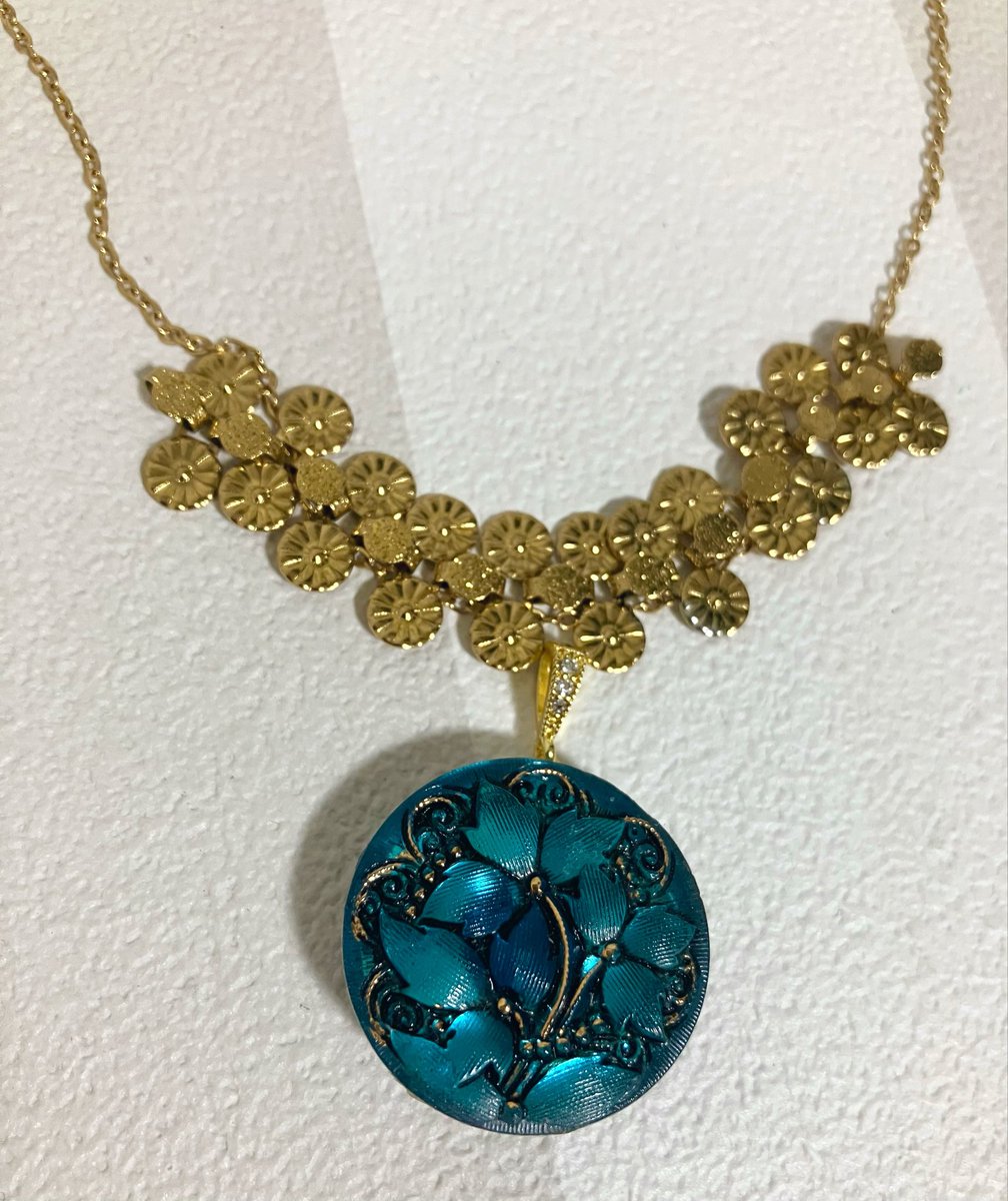 ボタンばこ♡オーダーページ    ハンドメイド雑貨 オーダーのネックレス 北欧ヴィンテージのボタンで作ります。 キラキラ