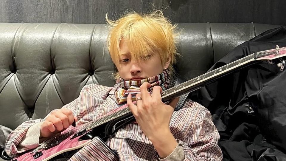 otherwoordly's tweet photo. a heartwarming socmed + threadfic au wherein sh texted his friend wy’s number about his present dilemmas, not thinking too much about it, but accidentally contacted hj, a composition major. 

stuck between the grim life and desperation, sh seemed to find his way to hj. https://t.co/k6cj2zqbHr