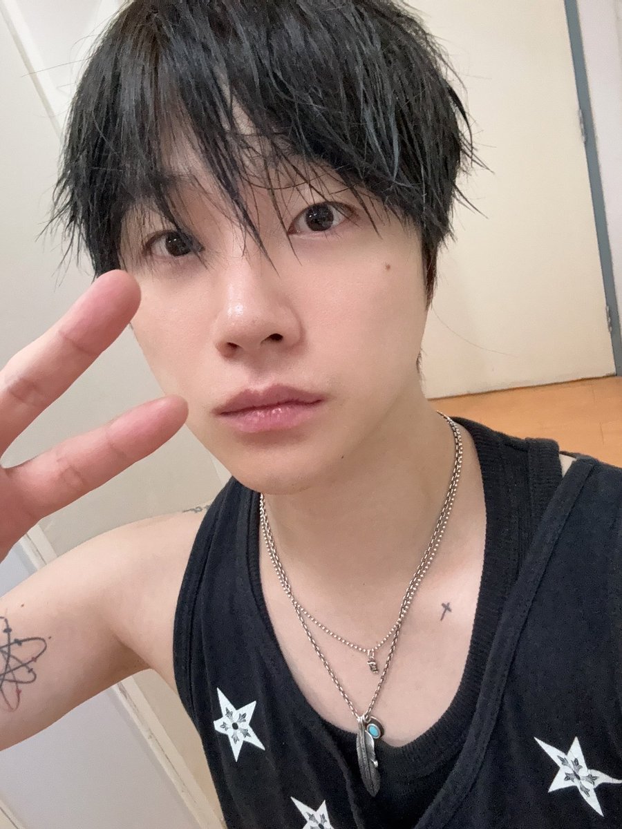 onlyikons tweet picture