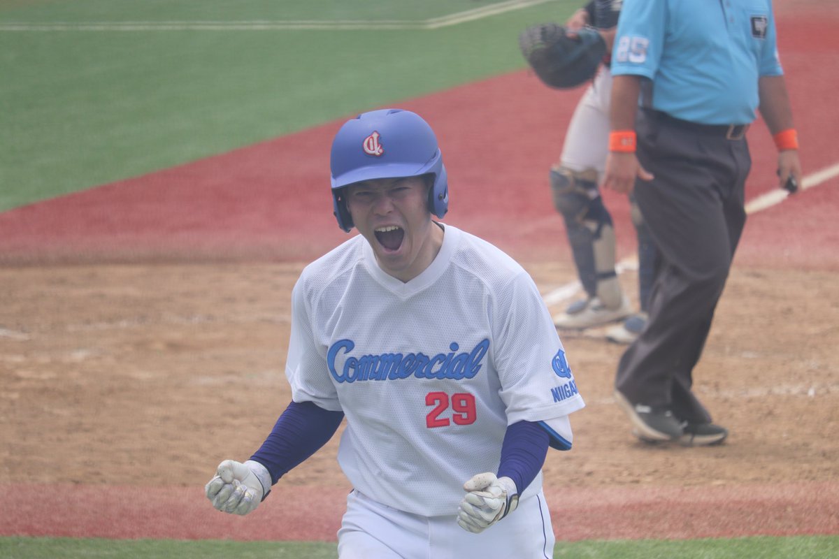 buru_photo's tweet photo. クラブ選手権北信越二次予選
準決勝で勝ち越し本塁打の新潟コンマーシャル倶楽部・頓所嘉樹選手✨
「甘く入った球を捉えることができました。本塁打は公式戦2本目です。昨年も勝ち越しの場面で打ちました。室内練習場には週に1〜2回行って、打撃練習しています！」 https://t.co/QCI843rX2u