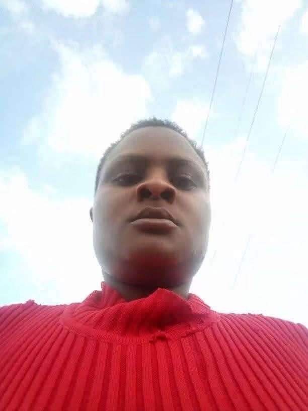 Kibet_bull's tweet photo. The lady who was heard saying “Leteni mawe” goes by the name Jeto Moraa. 

She should be arrested and name other goons and expose their boss. https://t.co/7BwyiOhUy0