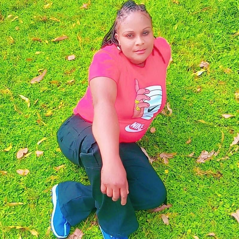 Kibet_bull's tweet photo. The lady who was heard saying “Leteni mawe” goes by the name Jeto Moraa. 

She should be arrested and name other goons and expose their boss. https://t.co/7BwyiOhUy0