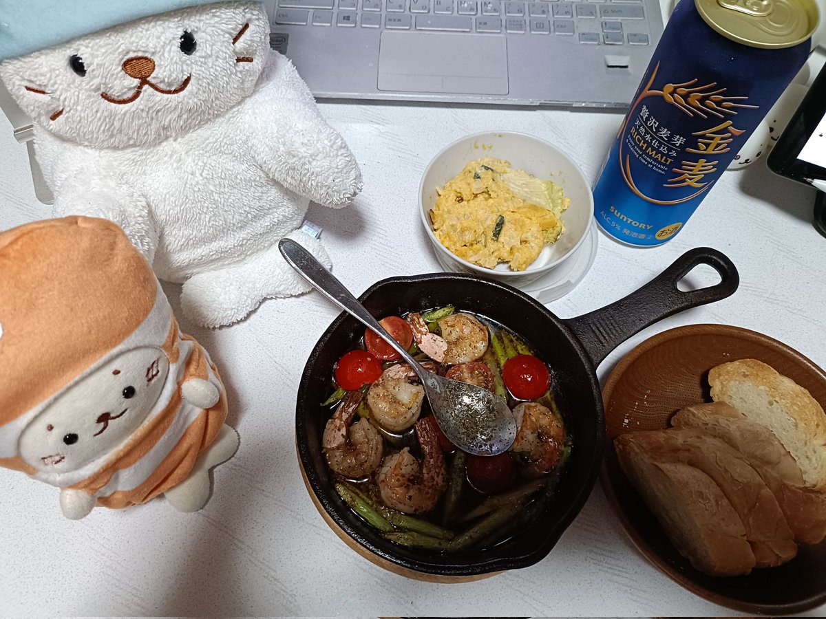tokucho3130599's tweet photo. アヒージョきゅ…あと残ってたかぼちゃサラダ…
パペたん「痛風なのに」
逆よ…痛風だから飲んで麻痺させるの… https://t.co/bOtF6weqww