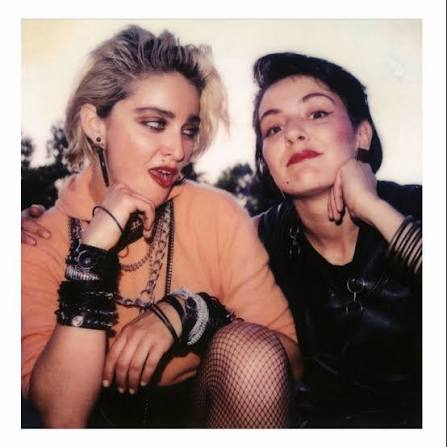 Maucarvalho's tweet photo. MARIPOL – estilista e designer de moda da Fiorucci no início dos anos 80. Madonna a conheceu na Noite ao elogiar sua roupa. Viraram amigas e Maripol começou a produzir os adereços de Madonna. Da fase inicial ao estouro de Like a Virgin, todo aquele visual tem o dedo de Maripol: As pulseiras, as tachinhas, os braceletes, o cinto BOY TOY, os crucifixos, grampos, laços, e tudo o mais .