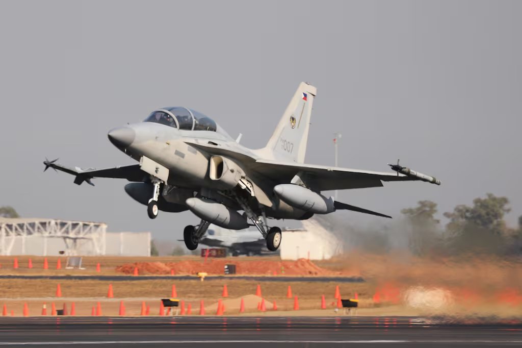 OSINTalert_HQ's tweet photo. The @PhilAirForce's fighter jet fleet is rapidly growing. Currently, they operate 11 FA-50PH Block 10s and have an additional 12 Block 70s underway. Moreover, with the possible acquisition of 20 KF-21 Block IIs, a very interesting question is raised.

🧵1/X https://t.co/SYwJTqAKi8