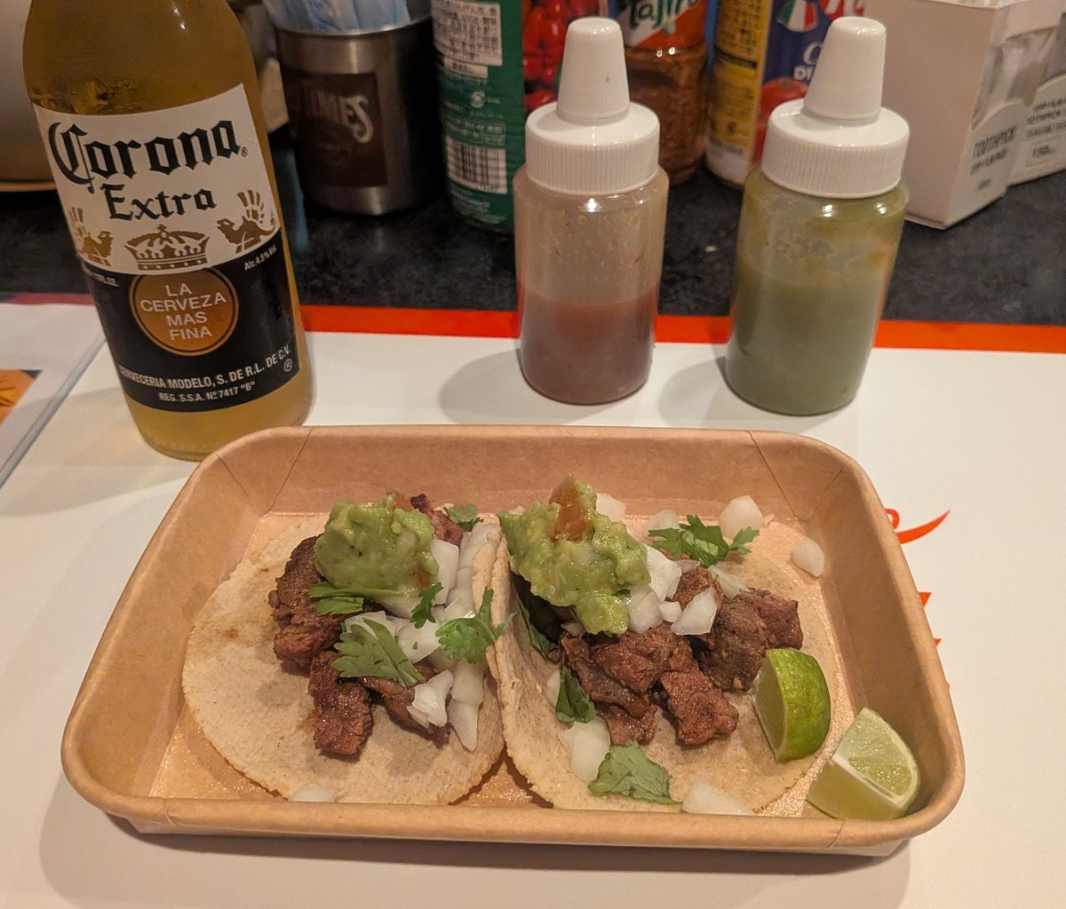 tnkk_party_wow's tweet photo. 本日はユリさんの新店舗に✨️🌮✨️💯 https://t.co/TogmmzGCNu