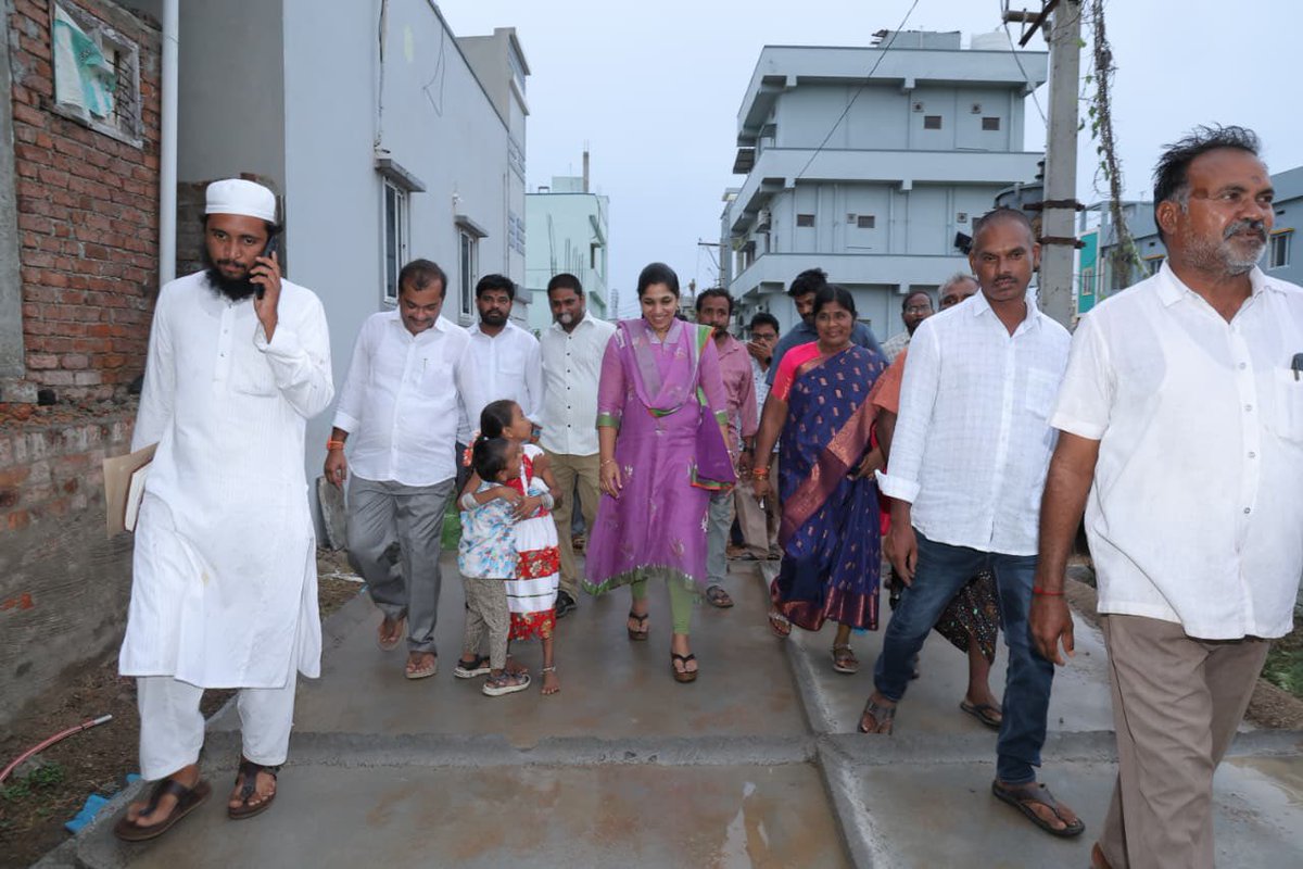 IamDrLakshmiG's tweet photo. నాగవేణి-సుబ్బారావు, మున్సిపల్ కమిషనర్ కె. అర్జున్‌రావు, ప్రజాప్రతినిధులు, టిడిపి నాయకులు, కౌన్సిలర్లు, కూటమి శ్రేణులు పాల్గొన్నారు.

ప్రజల అవసరాలకు అనుగుణంగా మౌలిక సదుపాయాల కల్పనకు కూటమి ప్రభుత్వం కట్టుబడి ఉంది. (2/2)

#DevelopmentWorks #CCRoads #DrainageWorks https://t.co/MiT00baxn1