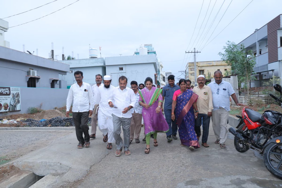 IamDrLakshmiG's tweet photo. నాగవేణి-సుబ్బారావు, మున్సిపల్ కమిషనర్ కె. అర్జున్‌రావు, ప్రజాప్రతినిధులు, టిడిపి నాయకులు, కౌన్సిలర్లు, కూటమి శ్రేణులు పాల్గొన్నారు.

ప్రజల అవసరాలకు అనుగుణంగా మౌలిక సదుపాయాల కల్పనకు కూటమి ప్రభుత్వం కట్టుబడి ఉంది. (2/2)

#DevelopmentWorks #CCRoads #DrainageWorks https://t.co/MiT00baxn1